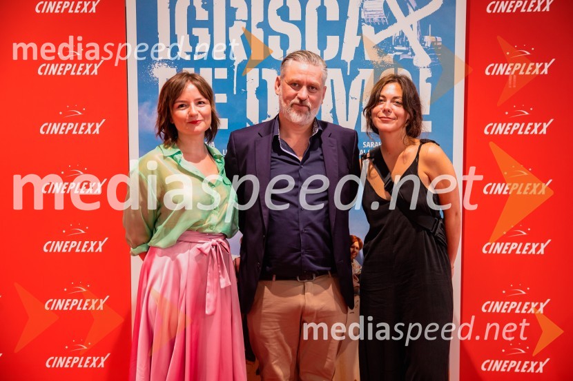  Barbara Daljavec, filmska producentka;  Klemen Dvornik, filmski in televizijski režiser ter predsednik NS DSR;  Dora ŠustićPremiera slovenskega filma Igrišča ne damo, Cineplexx Ljubljana