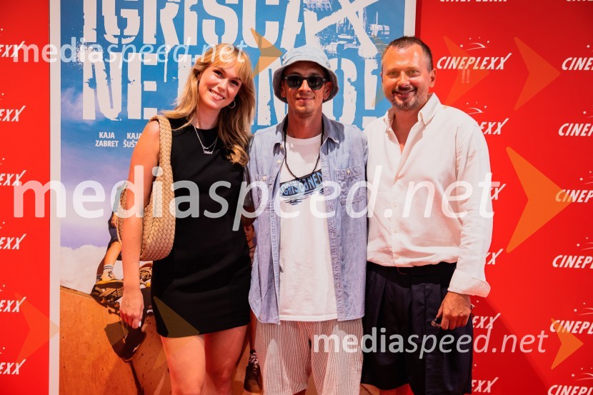  Melani Mekicar, radijska in televizijska voditeljica;  Boštjan  Nipič - Nipke, raper;  Dejan Krupić, igralecPremiera slovenskega filma Igrišča ne damo, Cineplexx Ljubljana