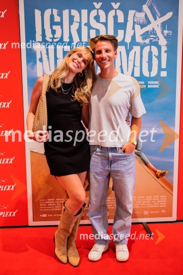  Melani Mekicar, radijska in televizijska voditeljica;  Marko SuboticPremiera slovenskega filma Igrišča ne damo, Cineplexx Ljubljana