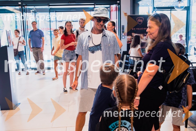  Boštjan  Nipič - Nipke, raperPremiera slovenskega filma Igrišča ne damo, Cineplexx Ljubljana