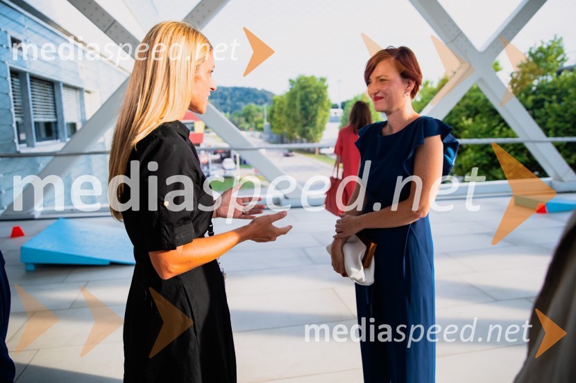  Viktorija Martinović, Cineplexx; dr. Asta Vrečko, ministrica za kulturoPremiera slovenskega filma Igrišča ne damo, Cineplexx Ljubljana