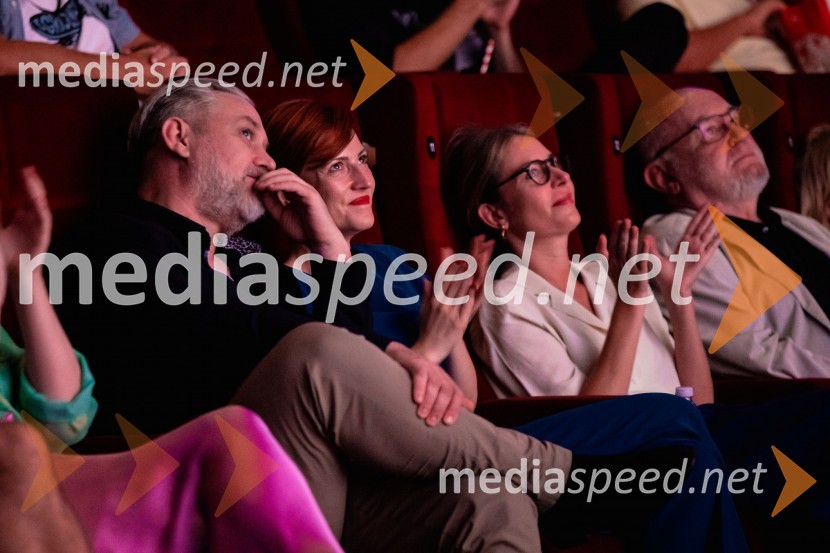  Klemen Dvornik, filmski in televizijski režiser ter predsednik NS DSR; dr. Asta Vrečko, ministrica za kulturo;  ... ;  Branislav Brana Srdić , filmski producentPremiera slovenskega filma Igrišča ne damo, Cineplexx Ljubljana