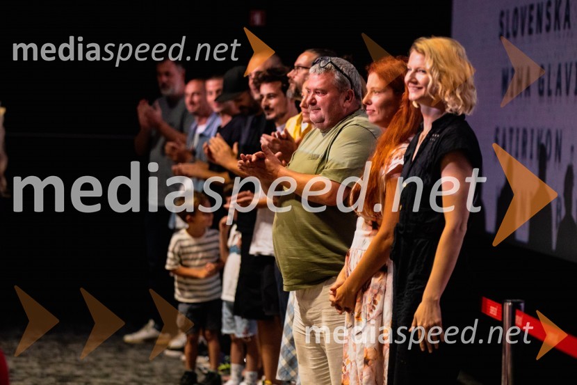  ... ;  Tina Potočnik Vrhovnik, igralka;  Alenka Kraigher, igralkaPremiera slovenskega filma Igrišča ne damo, Cineplexx Ljubljana