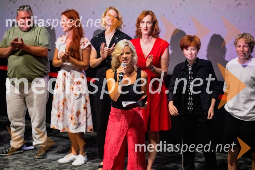  ... ;  Tina Potočnik Vrhovnik, igralka;  Alenka Kraigher, igralka;  Mateja Leban, voditeljica;  Saša  Pavček, igralka, Predsednica združenja dramskih umetnikov Slovenije, prejemnica Borštnikovega prstana;  David Trontelj, igralec;  Niko Lemark, igralecPremiera slovenskega filma Igrišča ne damo, Cineplexx Ljubljana