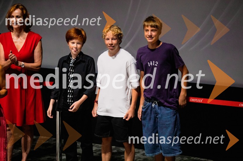  Saša  Pavček, igralka, Predsednica združenja dramskih umetnikov Slovenije, prejemnica Borštnikovega prstana;  David Trontelj, igralec;  Niko Lemark, igralec;  Youri Friderich, igralecPremiera slovenskega filma Igrišča ne damo, Cineplexx Ljubljana