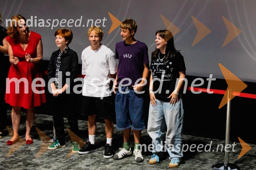  David Trontelj, igralec;  Niko Lemark, igralec;  Youri Friderich, igralec;  Kaja Šuštar, igralkaPremiera slovenskega filma Igrišča ne damo, Cineplexx Ljubljana