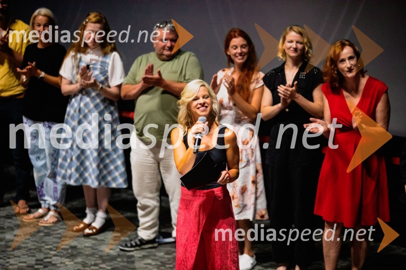  ... ;  ... ;  ... ;  Mateja Leban, voditeljica;  Tina Potočnik Vrhovnik, igralka;  Alenka Kraigher, igralka;  Saša  Pavček, igralka, Predsednica združenja dramskih umetnikov Slovenije, prejemnica Borštnikovega prstanaPremiera slovenskega filma Igrišča ne damo, Cineplexx Ljubljana