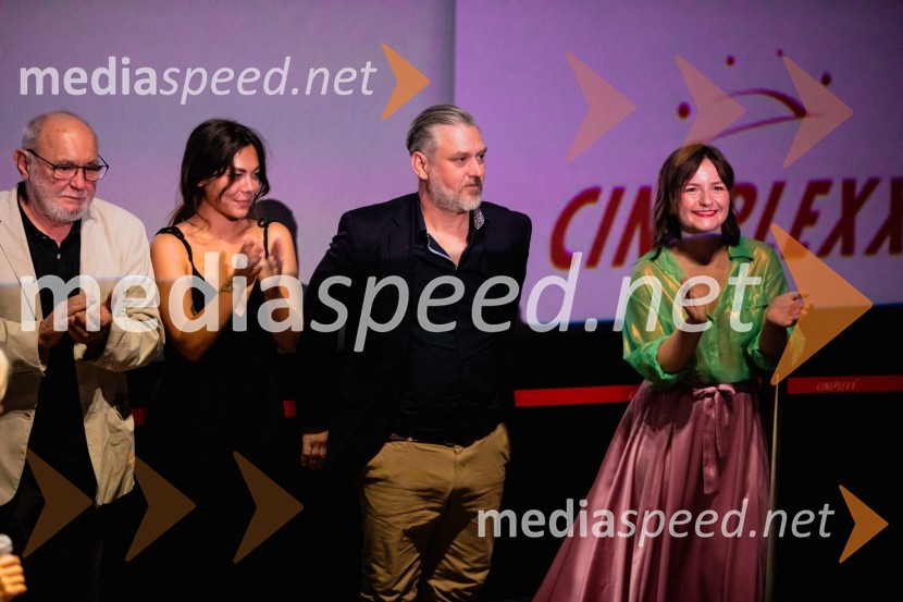  Branislav Brana Srdić , filmski producent;  Dora Šustić;  Klemen Dvornik, filmski in televizijski režiser ter predsednik NS DSR;  Barbara Daljavec, filmska producentkaPremiera slovenskega filma Igrišča ne damo, Cineplexx Ljubljana