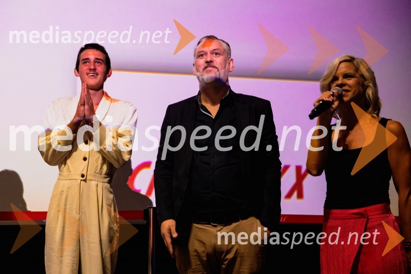  Voranc Mandić, igralec;  Klemen Dvornik, filmski in televizijski režiser ter predsednik NS DSR;  Mateja Leban, voditeljicaPremiera slovenskega filma Igrišča ne damo, Cineplexx Ljubljana