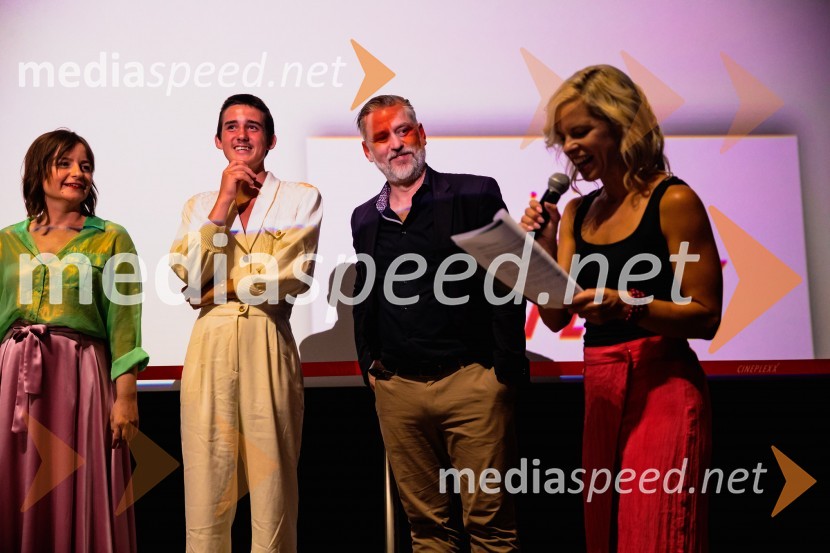  Barbara Daljavec, filmska producentka;  Voranc Mandić, igralec;  Klemen Dvornik, filmski in televizijski režiser ter predsednik NS DSR;  Mateja Leban, voditeljicaPremiera slovenskega filma Igrišča ne damo, Cineplexx Ljubljana