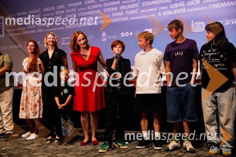  Alenka Kraigher, igralka;  Saša  Pavček, igralka, Predsednica združenja dramskih umetnikov Slovenije, prejemnica Borštnikovega prstana;  David Trontelj, igralec;  Niko Lemark, igralec;  Youri Friderich, igralec;  Kaja Šuštar, igralkaPremiera slovenskega filma Igrišča ne damo, Cineplexx Ljubljana