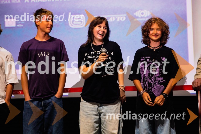  Youri Friderich, igralec;  Kaja Šuštar, igralka;  Kaja Zabret, igralkaPremiera slovenskega filma Igrišča ne damo, Cineplexx Ljubljana