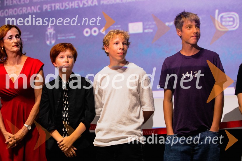  Saša  Pavček, igralka, Predsednica združenja dramskih umetnikov Slovenije, prejemnica Borštnikovega prstana;  David Trontelj, igralec;  Niko Lemark, igralec;  Youri Friderich, igralecPremiera slovenskega filma Igrišča ne damo, Cineplexx Ljubljana