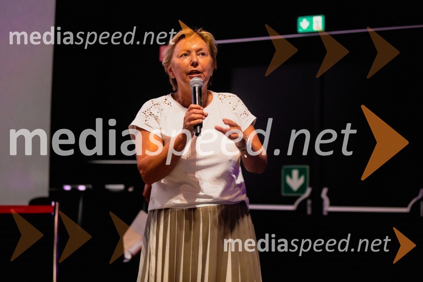   Darja  Groznik, odgovorna urednica 1. programa Radia Slovenija, predsednica ZPMSPremiera slovenskega filma Igrišča ne damo, Cineplexx Ljubljana