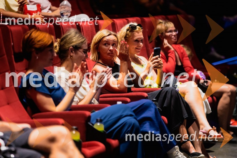 dr. Asta Vrečko, ministrica za kulturo;  ... ;  Nataša Bučar, direktorica, Slovenski filmski center;  ... ;  ... Premiera slovenskega filma Igrišča ne damo, Cineplexx Ljubljana