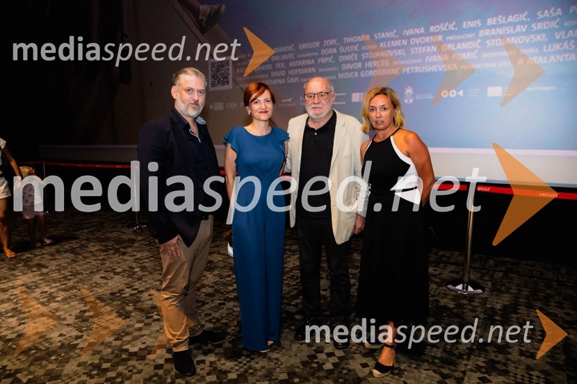  Klemen Dvornik, filmski in televizijski režiser ter predsednik NS DSR; dr. Asta Vrečko, ministrica za kulturo;  Branislav Brana Srdić , filmski producent;  Nataša Bučar, direktorica, Slovenski filmski centerPremiera slovenskega filma Igrišča ne damo, Cineplexx Ljubljana