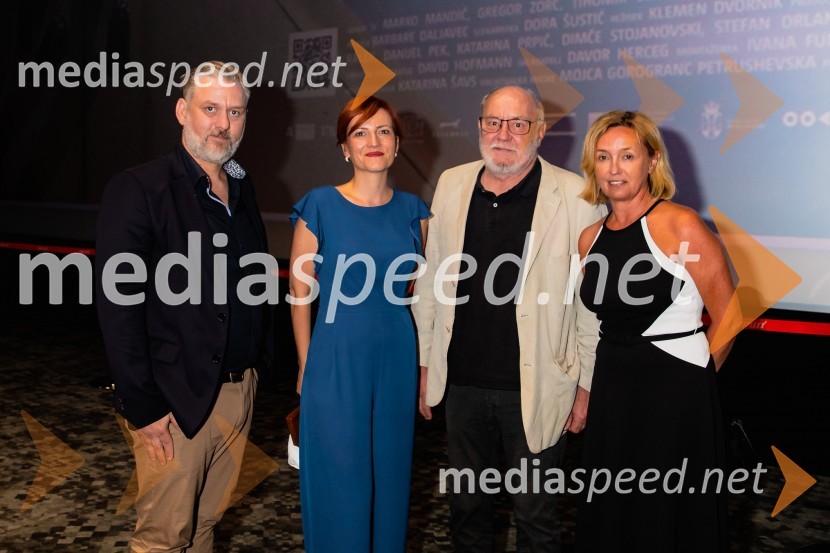  Klemen Dvornik, filmski in televizijski režiser ter predsednik NS DSR; dr. Asta Vrečko, ministrica za kulturo;  Branislav Brana Srdić , filmski producent;  Nataša Bučar, direktorica, Slovenski filmski centerPremiera slovenskega filma Igrišča ne damo, Cineplexx Ljubljana