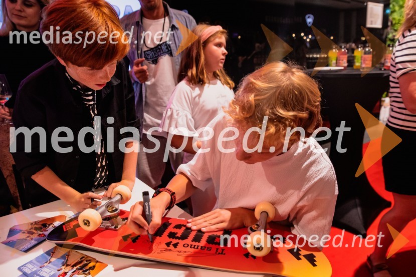  David Trontelj, igralec;  Niko Lemark, igralecPremiera slovenskega filma Igrišča ne damo, Cineplexx Ljubljana