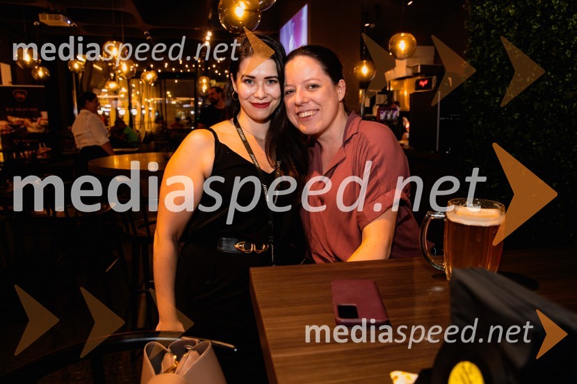  Simona Bračun Rok, Cineplexx;  Medeja  Medved, Cankarjev domPremiera slovenskega filma Igrišča ne damo, Cineplexx Ljubljana