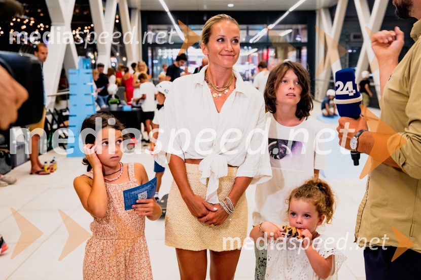  Emma Grilc;  Nina Grilc, Femme fatale 2025;  Maxx Grilc;  Alaska Olivia GrilcPremiera slovenskega filma Igrišča ne damo, Cineplexx Ljubljana