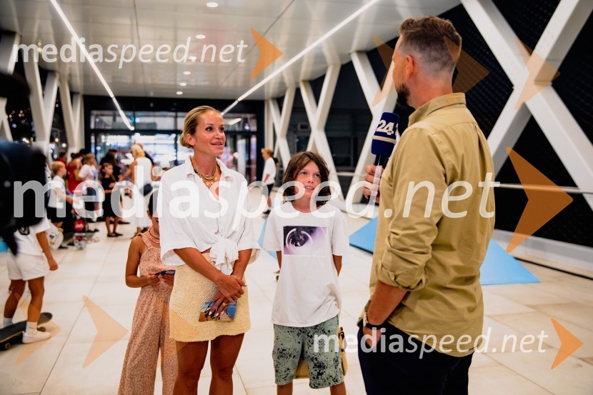  Nina Grilc, Femme fatale 2025;  Maxx Grilc;  Alen Podlesnik, moderator, novinar POP TVPremiera slovenskega filma Igrišča ne damo, Cineplexx Ljubljana