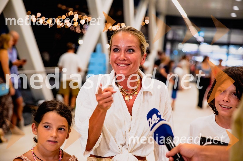  Emma Grilc;  Nina Grilc, Femme fatale 2025;  Maxx GrilcPremiera slovenskega filma Igrišča ne damo, Cineplexx Ljubljana