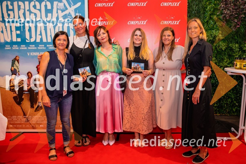  Andreja Purger, marketing Cineplexx;  ... ;  Barbara Daljavec, filmska producentka;  ... ;  ... ;  Viktorija Martinović, CineplexxPremiera slovenskega filma Igrišča ne damo, Cineplexx Ljubljana