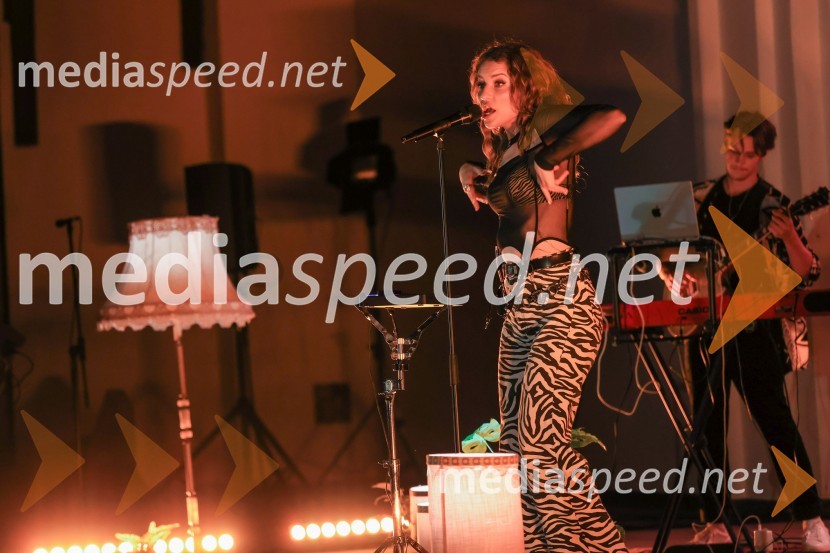  Maja Keuc, pevka, AmayaVečer lendavskih vin in koncert Maje Keuc