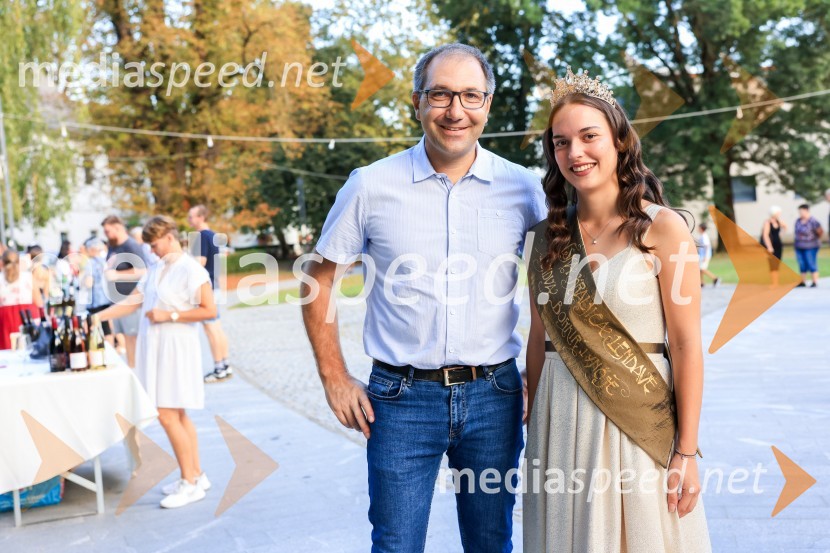  ... ;  Lucija Šetar, Vinska kraljica LendaveVečer lendavskih vin in koncert Maje Keuc