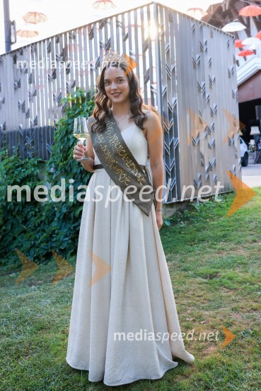  Lucija Šetar, Vinska kraljica LendaveVečer lendavskih vin in koncert Maje Keuc