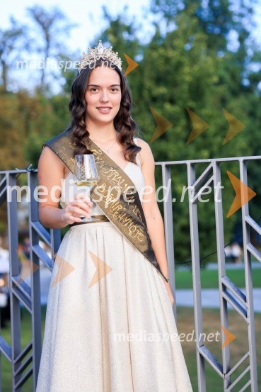  Lucija Šetar, Vinska kraljica LendaveVečer lendavskih vin in koncert Maje Keuc