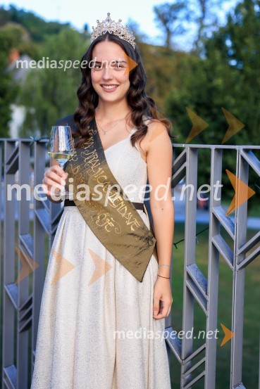  Lucija Šetar, Vinska kraljica LendaveVečer lendavskih vin in koncert Maje Keuc