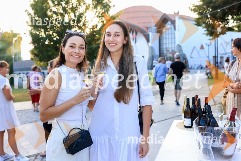  Maruša Klemenčič;  ... Večer lendavskih vin in koncert Maje Keuc