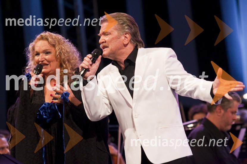 Elda Viler, pevka in Edvin Flisar, pevecPoletna noč - koncert Elde Viler z gosti ob 50. letnici delovanja