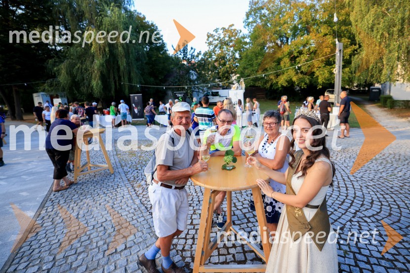  ... ;  ... ;  ... ;  Lucija Šetar, Vinska kraljica LendaveVečer lendavskih vin in koncert Maje Keuc