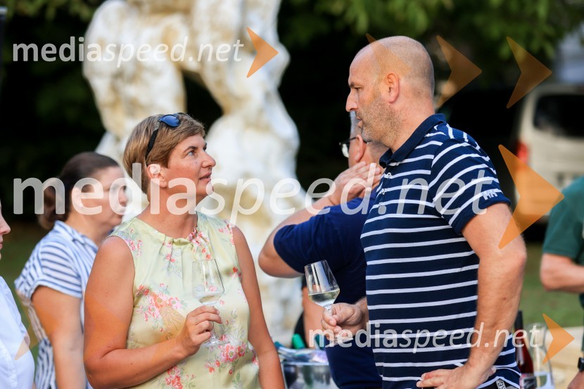  Martina  Bukovec, direktorica, Zavod za turizem in razvoj Lendava;  ... Večer lendavskih vin in koncert Maje Keuc