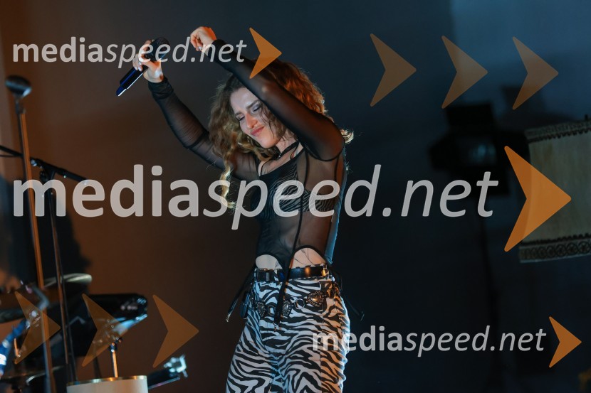  Maja Keuc, pevka, AmayaVečer lendavskih vin in koncert Maje Keuc