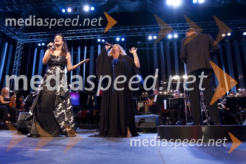 Ana Dežman, pevka ter hči Elde Vilier, Elda Viler, pevka, Big Band in Simfonični orkester RTV SlovenijaPoletna noč - koncert Elde Viler z gosti ob 50. letnici delovanja