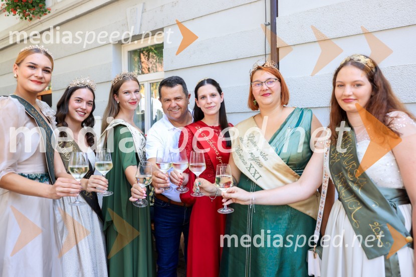  Sandra Kumer, 6.vinska kraljica Jeruzalemsko ormoških goric;  Lucija Šetar, vinska kraljica Lendave;  Neja Horvatič, vinska kraljica Martina XII.;  Janez Magyar, župan, Občina Lendava;  Blažka Ilovar, 25. cvičkova princesa;  Sandra Kaučič, 20. Ljutomerska vinska kraljica;  Nuša Horvat, 12. Prekmurska vinska kraljica45. Lendavska trgatev 2024