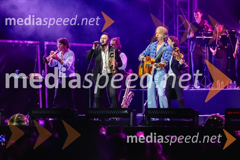  ... ;  Robert Pešut - Magnifico, glasbenikMagnifico, koncert ob 30-letnici samostojne kariere