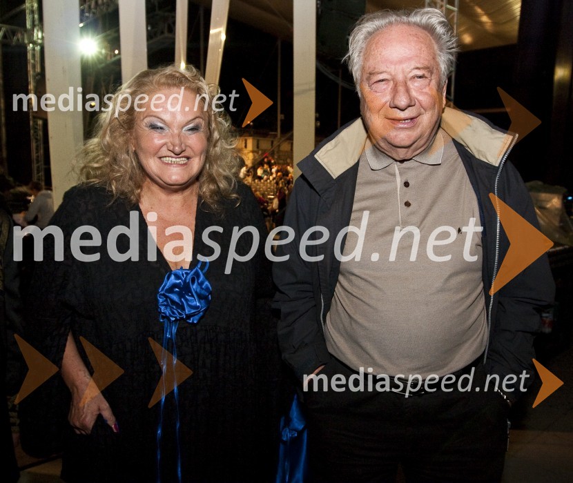 Elda Viler, pevka in Jure Robežnik, glasbenik in skladateljPoletna noč - koncert Elde Viler z gosti ob 50. letnici delovanja