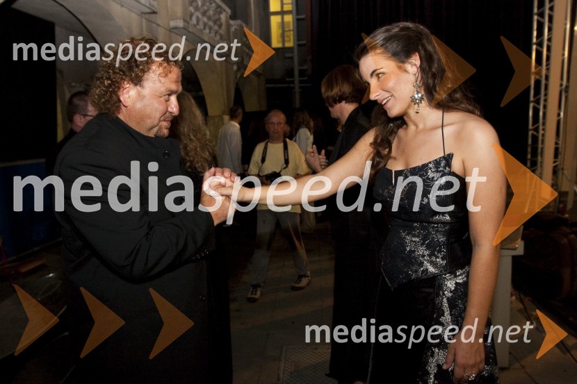 Darko Brlek, direktor Festivala Ljubljana in Ana Dežman, pevka in hči Elde VilerPoletna noč - koncert Elde Viler z gosti ob 50. letnici delovanja