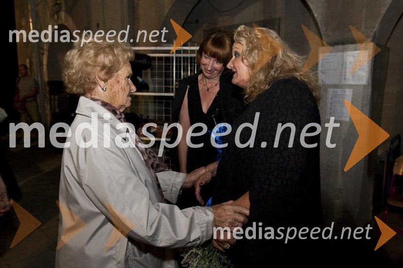 Elda Viler, pevka z mamoPoletna noč - koncert Elde Viler z gosti ob 50. letnici delovanja