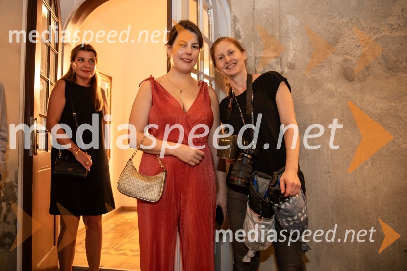  Tina Berk, sodelavka za odnose z javnostmi, Festival Ljubljana;  Katja Kodba, fotografinjaVlado Kreslin, Festival Ljubljana in Terme Dobrna