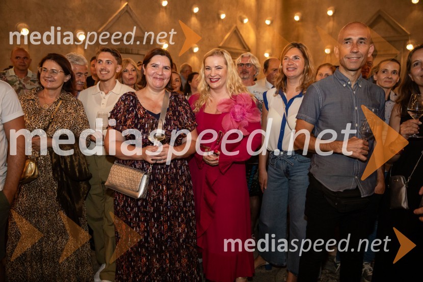  Teja Pelko, novinarka;  Danica Lovenjak, novinarka, voditeljica;  Barbara Čepirlo Čičigoj, odnosi z javnostjo Opera in Balet LjubljanaVlado Kreslin, Festival Ljubljana in Terme Dobrna