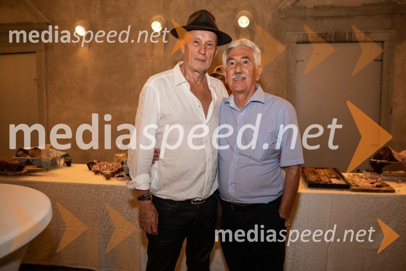  Vlado Kreslin, glasbenik;  Rajko Kotnik, bivši poslovni direktor Cankarjevega doma, dosedanji predsednik Lions kluba Ljubljana RožnikVlado Kreslin, Festival Ljubljana in Terme Dobrna