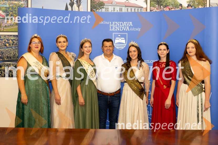  Sandra Kaučič, 20. Ljutomerska vinska kraljica;  Sandra Kumer, 6.vinska kraljica Jeruzalemsko ormoških goric;  Neja Horvatič, vinska kraljica Martina XII.;  Janez Magyar, župan, Občina Lendava;  Lucija Šetar, vinska kraljica Lendave;  Blažka Ilovar, 25. cvičkova princesa;  Nuša Horvat, 12. Prekmurska vinska kraljica45. Lendavska trgatev 2024