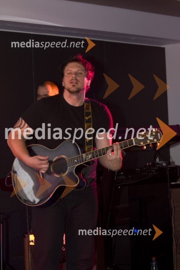 Kitarist spremljevalne skupine Pike BožičPika Božič, predstavitev novega CD-ja