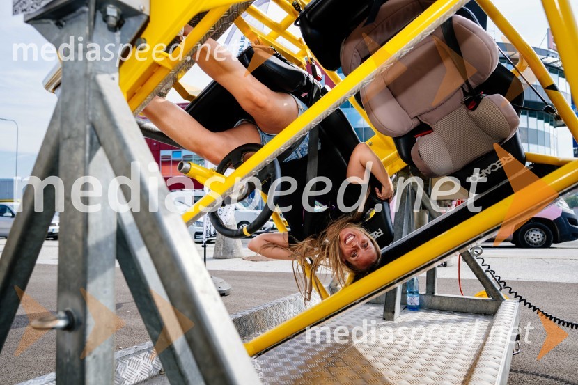  Tinkara Fortuna, skupina BepopŠolačinkarije v Citycentru Celje