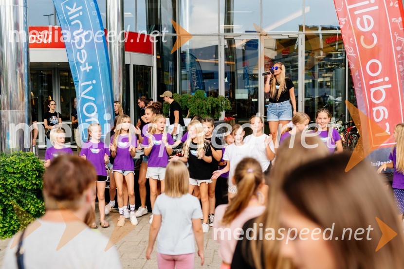  Tinkara Fortuna, skupina BepopŠolačinkarije v Citycentru Celje
